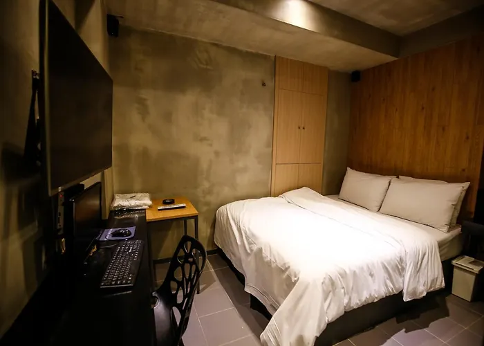 Hotel Story
