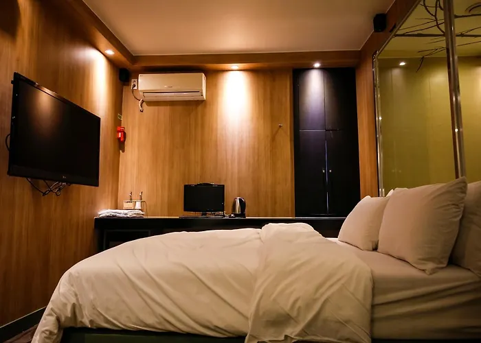 Hotel Story