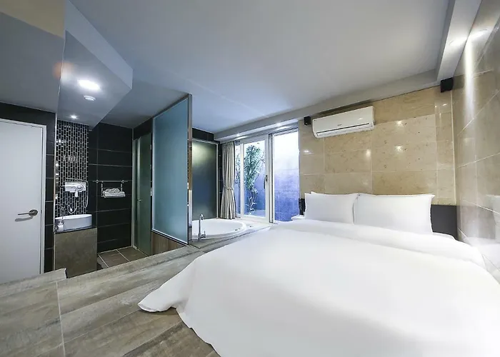 Hotel Story